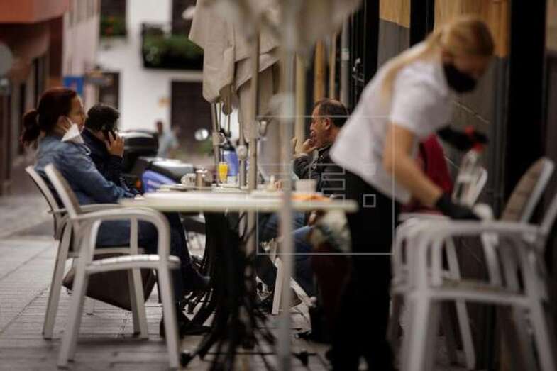 Imagen de archivo de una terraza en Santa Cruz de Tenerife / EFE